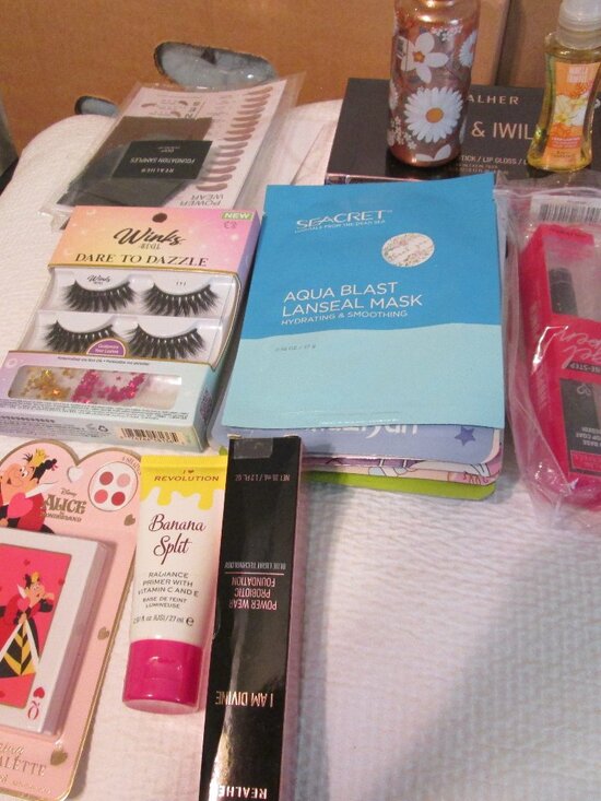 The Unbranded Brand Other - Lot of NEW in Packaged Miscellaneous Cosmetic Products